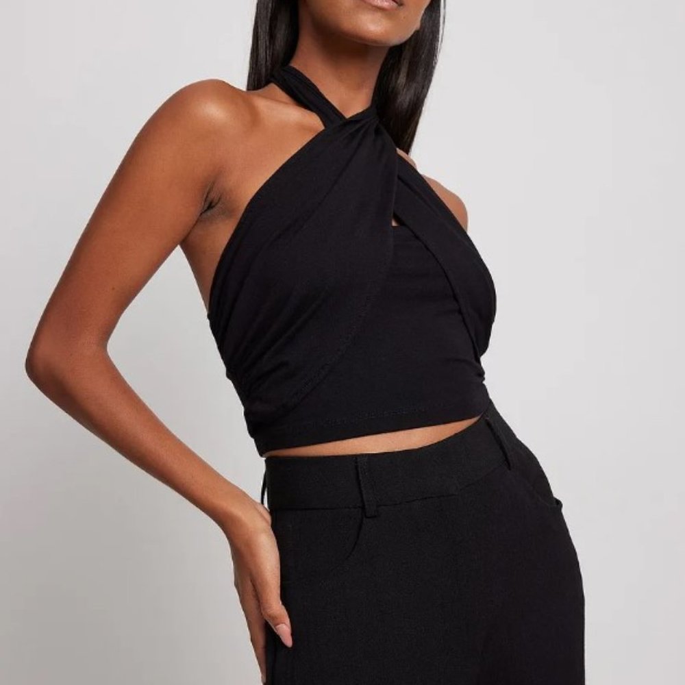 NA-KD Trend Crossover Halterneck Top